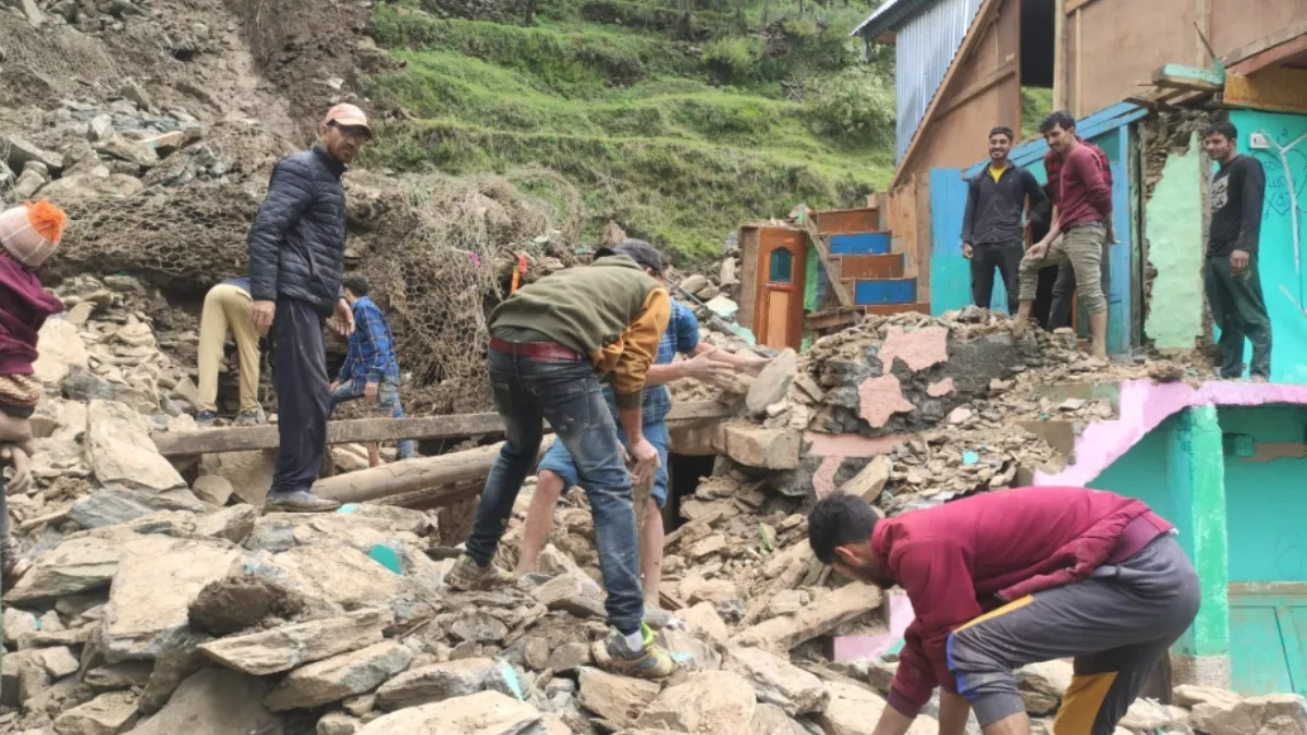 Jammu And Kashmir Weather Heavy Rain Triggers Landslides Highway